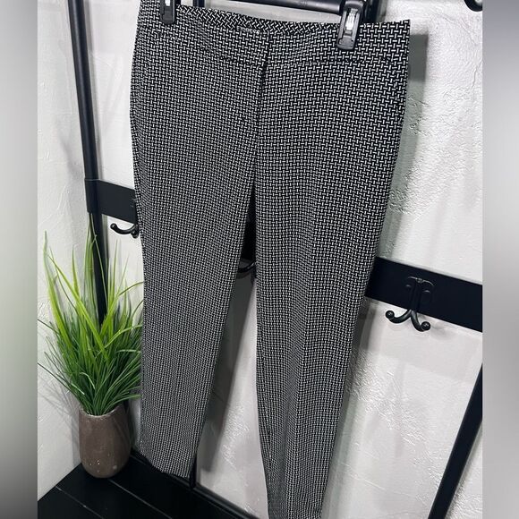 Express Columnist Mid Rise Ankle Pant Black and White Geometric Size 8 - Picture 9 of 15